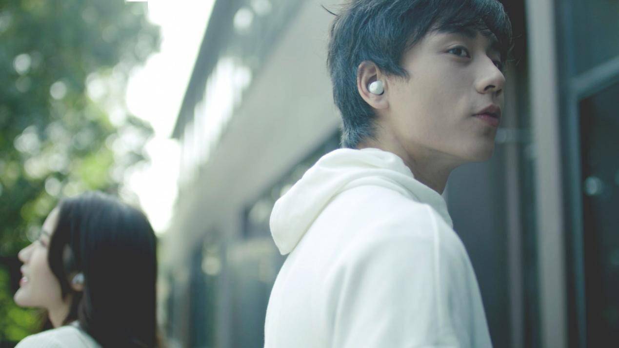 胡66《就这样爱着你》音乐微剧场上新,同款甜蜜耳机感受异地之恋