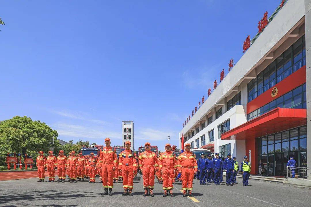 实兵实战炼真兵 