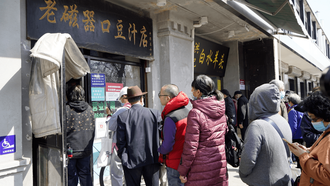 幕后丨这个豆汁儿味的爷们儿,让我们看到老北京的烟火