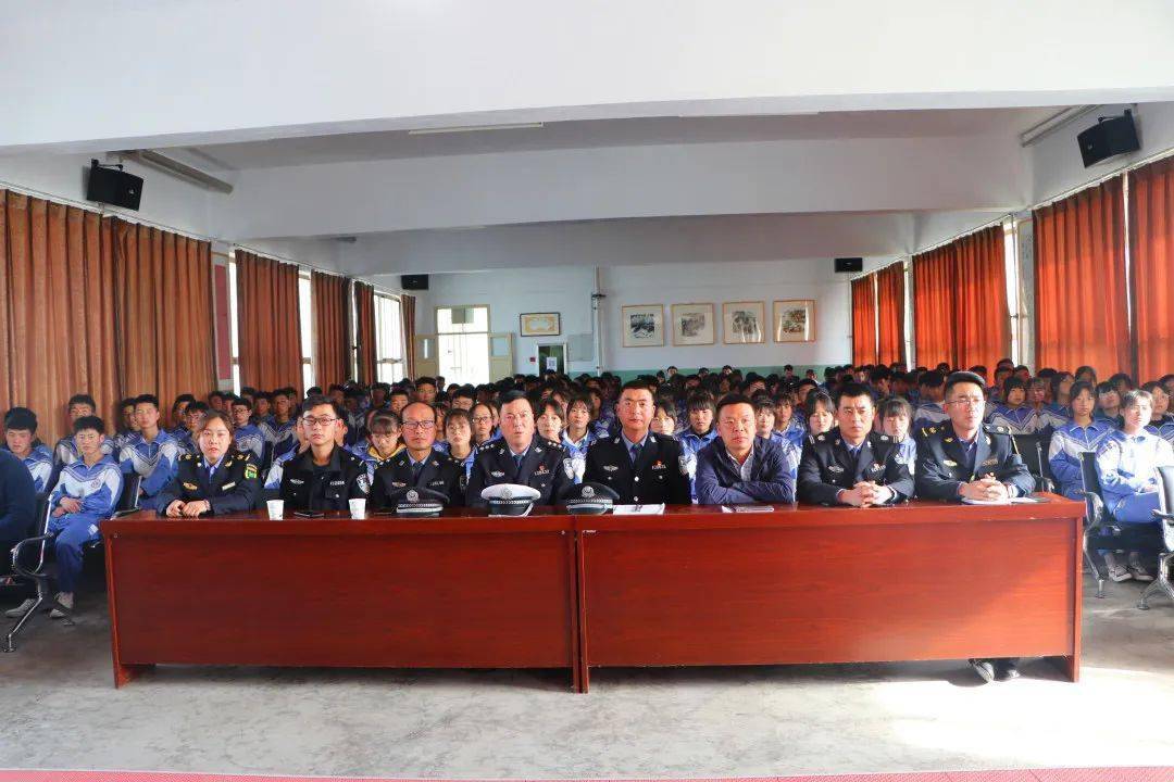 镇政府应急办主任蒲小平,礼县交警大队盐官中队队长郑登廷,盐官派出所