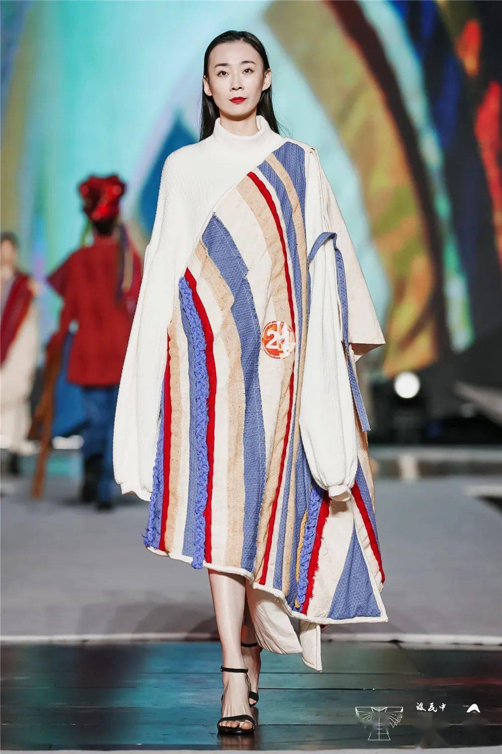 第三届中国浙江民族服饰设计展演决赛现场丨迎建党百年织民族华服同心