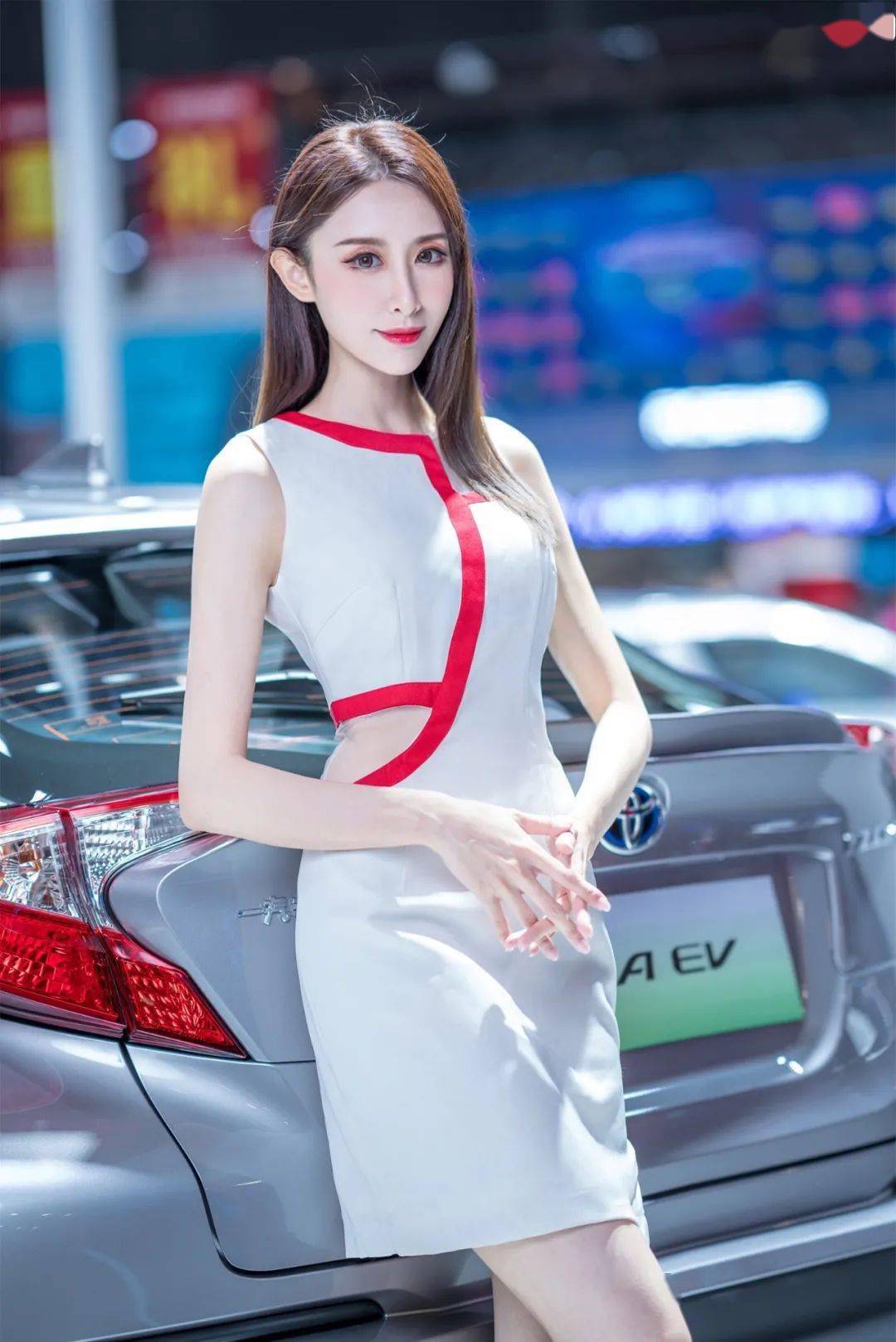 2015东莞国际车展车模图片