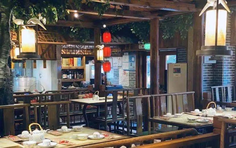 吃货小布搜食记丨烧烤、火锅、小龙虾……你想要的这里都有!小布夜宵秘密基地大曝光!