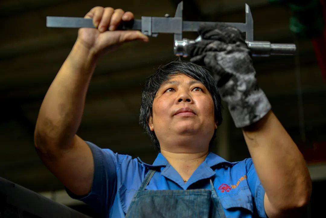 致敬最美劳动者！四月摄影作品展