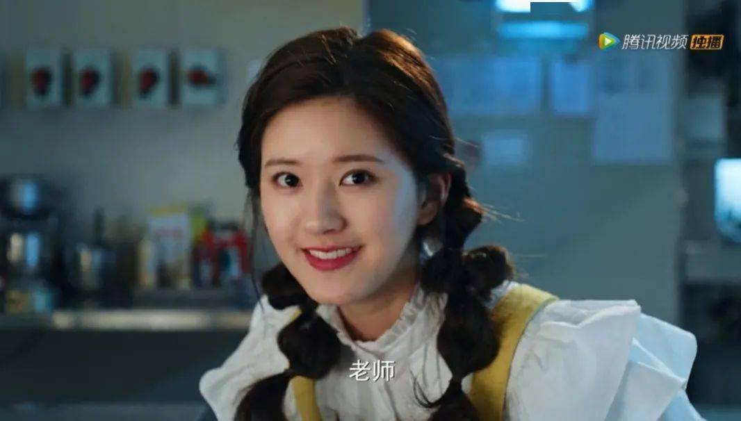 双马尾泡泡辫 当梳着泡泡辫的露思妹妹看向你,是不是有心跳加速的