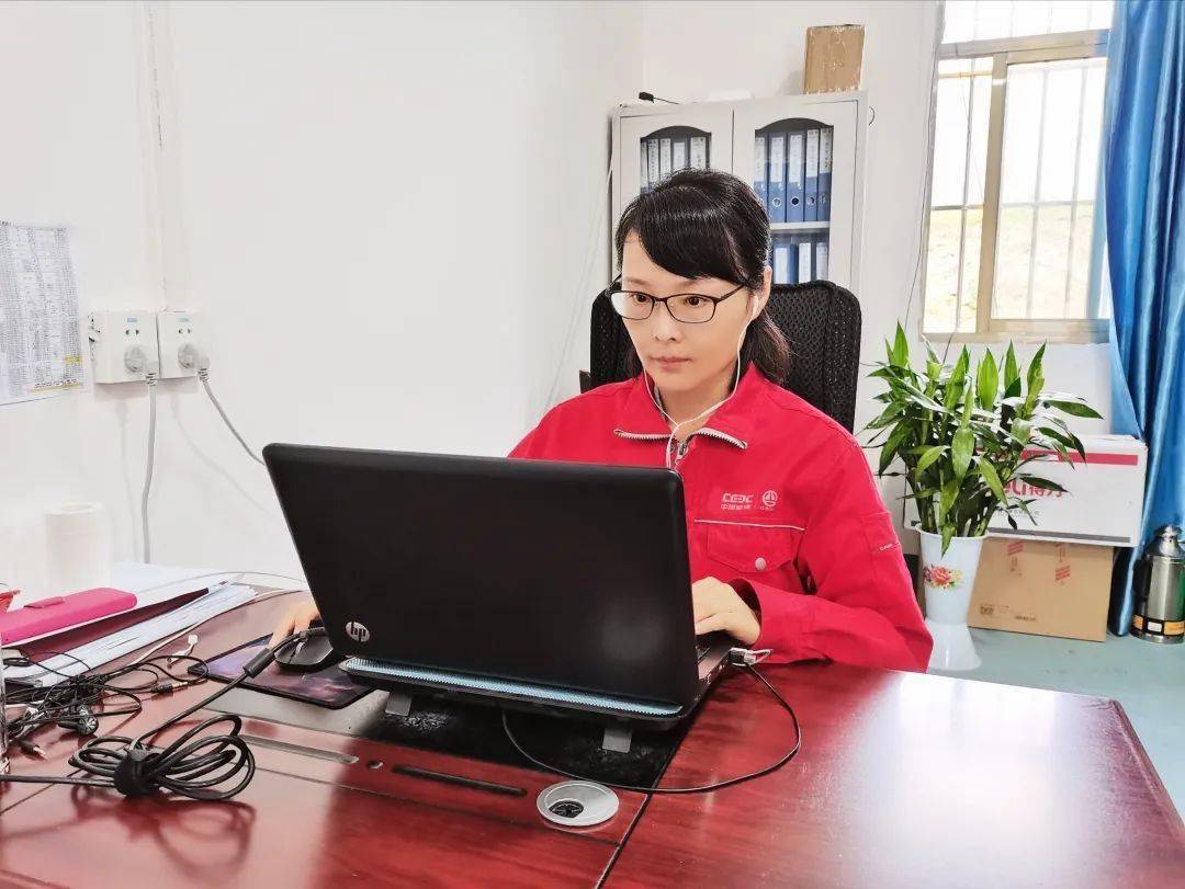 全国五一巾帼标兵张冬梅三十一载水电情坚守现场写忠诚