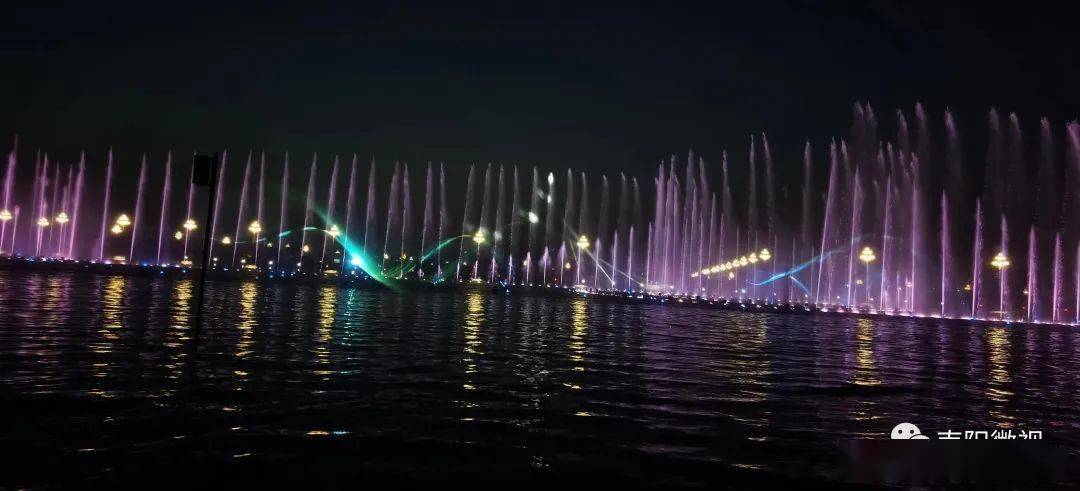 太美啦南阳东站音乐喷泉每周六晚上定时开放大家来看现场实景