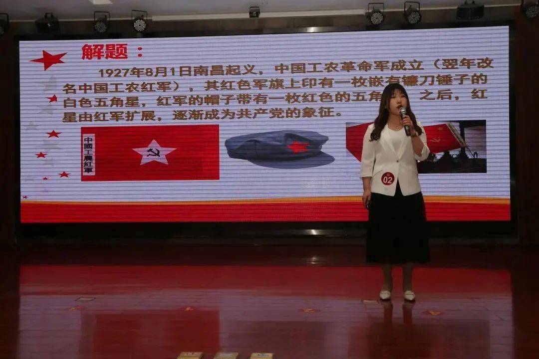 教师们用一张张老照片,一个个生动感人的故事,纪念那段峥嵘岁月的铮