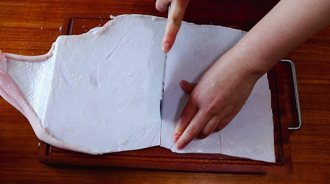 掌握好这些技巧炸出来的猪皮蓬松有人凭借着炸猪皮年收入百万