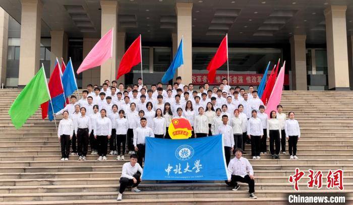 奋斗的青春37所高校学子隔空合唱告白祖国 时代