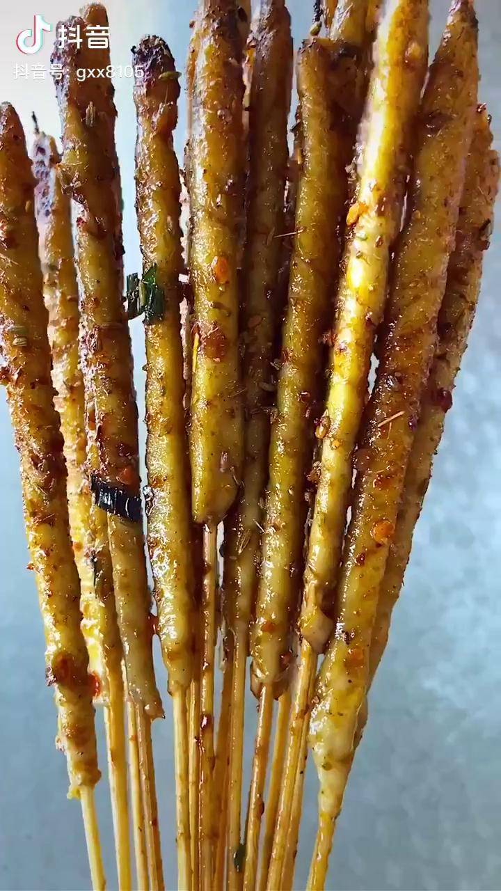 抖音美食制作人 铁板小面筋你吃过吗?10块30串还能赚5块,欢迎大家加入