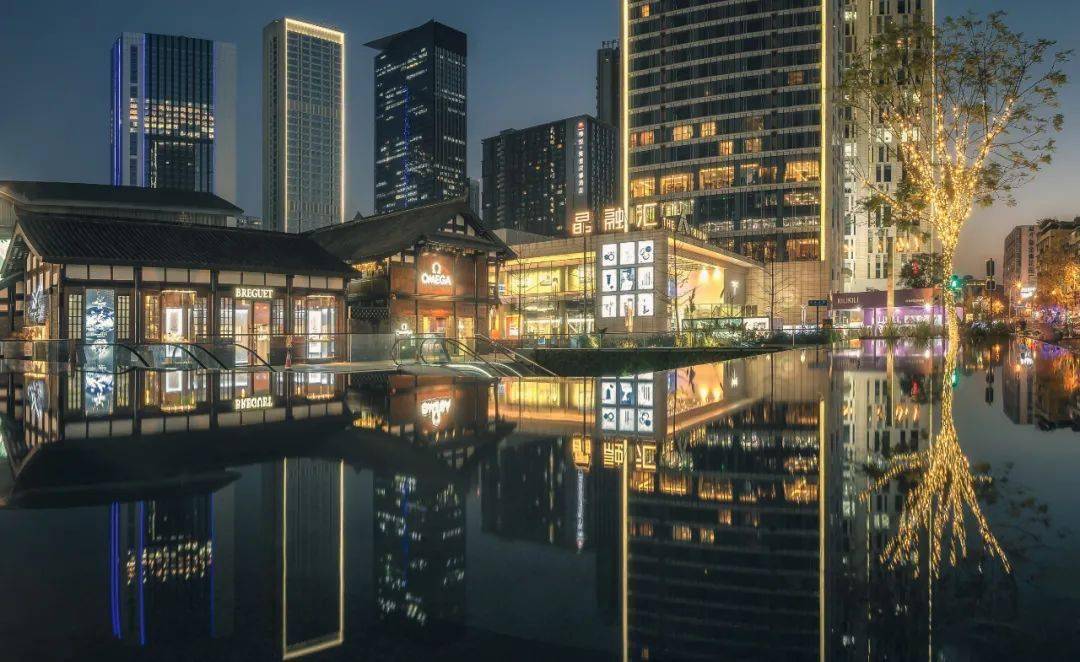 太古里 摄影:陈浩然 02 三圣花乡 曾被成都人亲切称之为三圣花乡"五朵