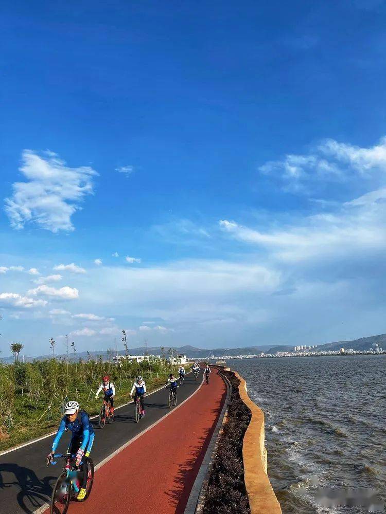 通海骑友独轮车表演日落杞麓湖环骑杞麓湖,圆满结束!