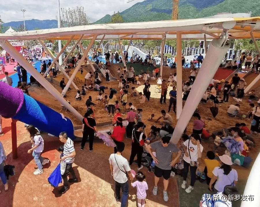 龙岩未来城盛大开园 五一期间共接待游客超10万人次