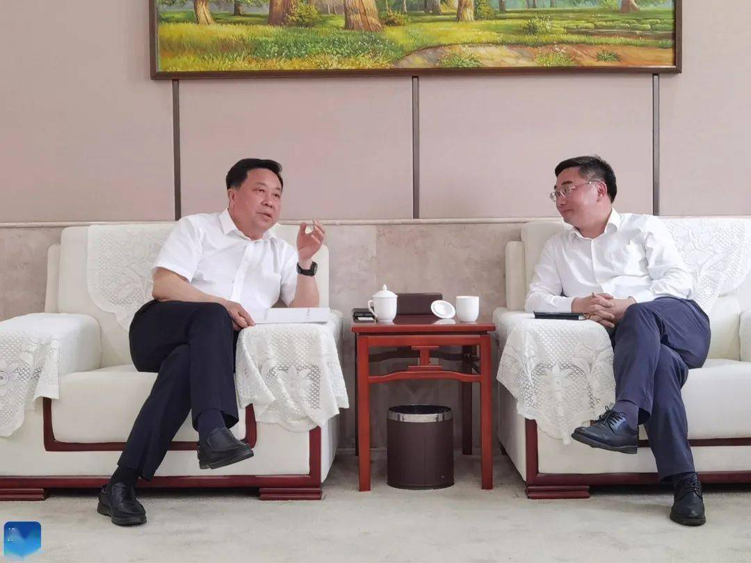 石玉华首先代表县委,县政府对黄成文一行表示热烈欢迎,同时感谢他们对