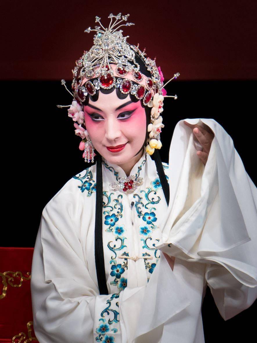 《霸王别姬》《白蛇传》《锁麟囊》,梅派青衣史依弘在上海连演三台大戏_程派