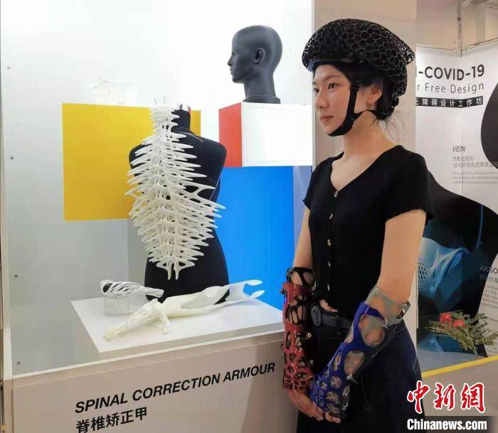 李至|探访大学生艺术实践工坊：科技与艺术交相辉映