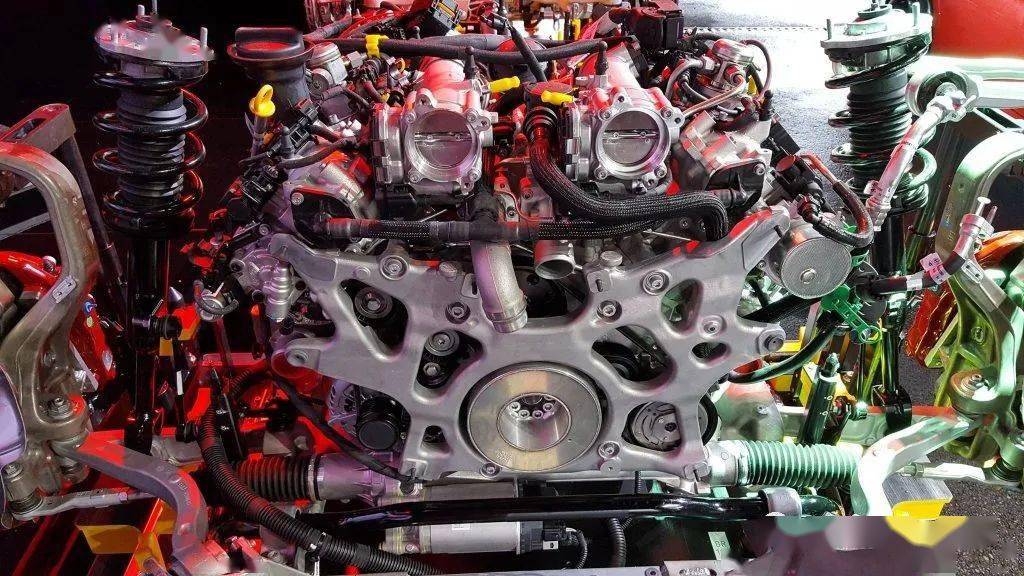 可以看见,l3点火频率较低,发动机是通过悬置安装在车架上,而悬置有