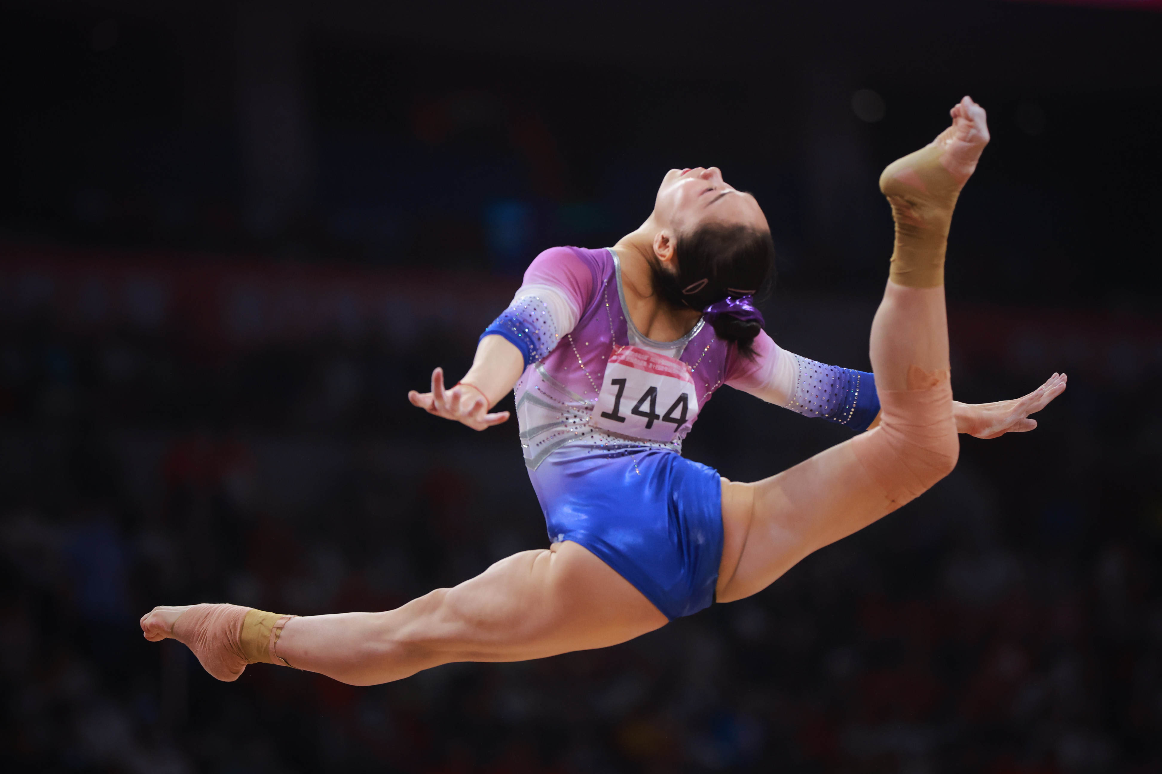 中国平衡木冠军女子图片