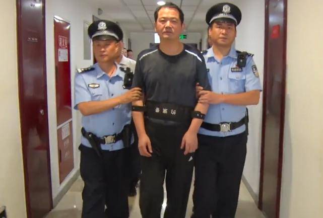 人前儒雅亲民,人后沉溺享乐:旺苍原县委书记的"两面人生"