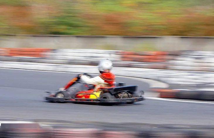 极速飞驰全集免费看 8220942ee9f84b76a3fbbebcf719c46e.jpeg