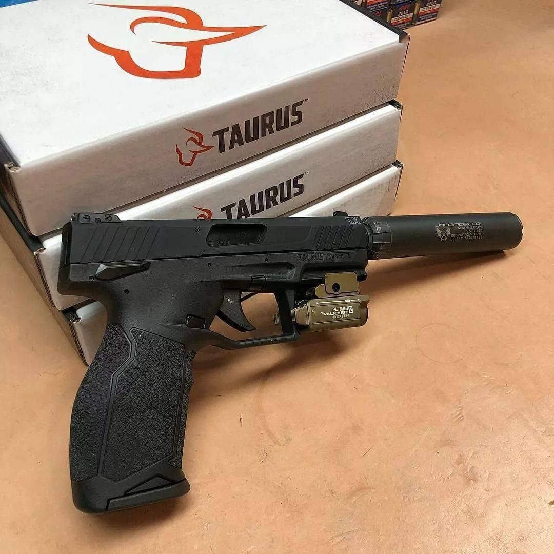 别致造型陶鲁斯tx22手枪图集