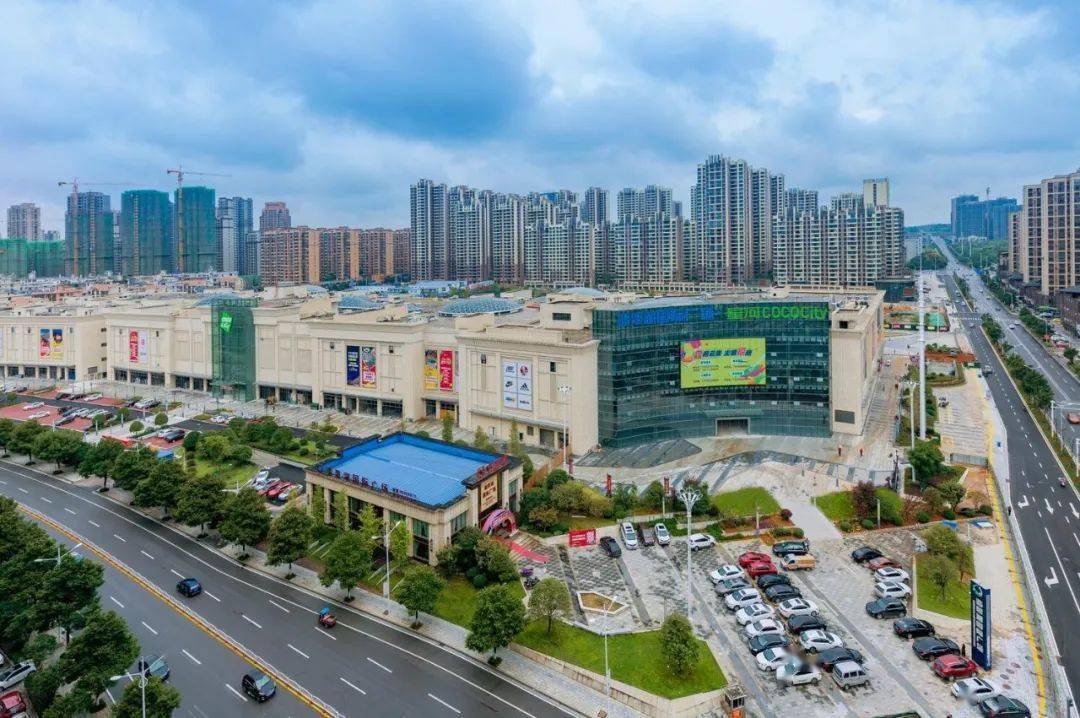 大润发购物广场,兆基金街星河coco city商业广场,人人乐百货,商 业 资