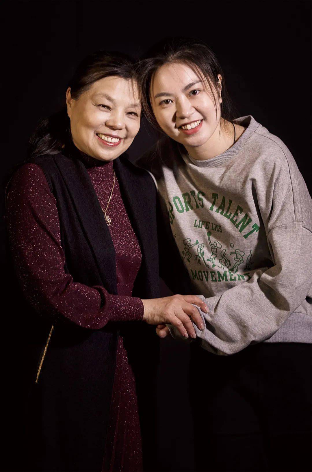 年轻时hi,mom还要呵护儿女在守护平安的同时多了份责任和担当而以警察