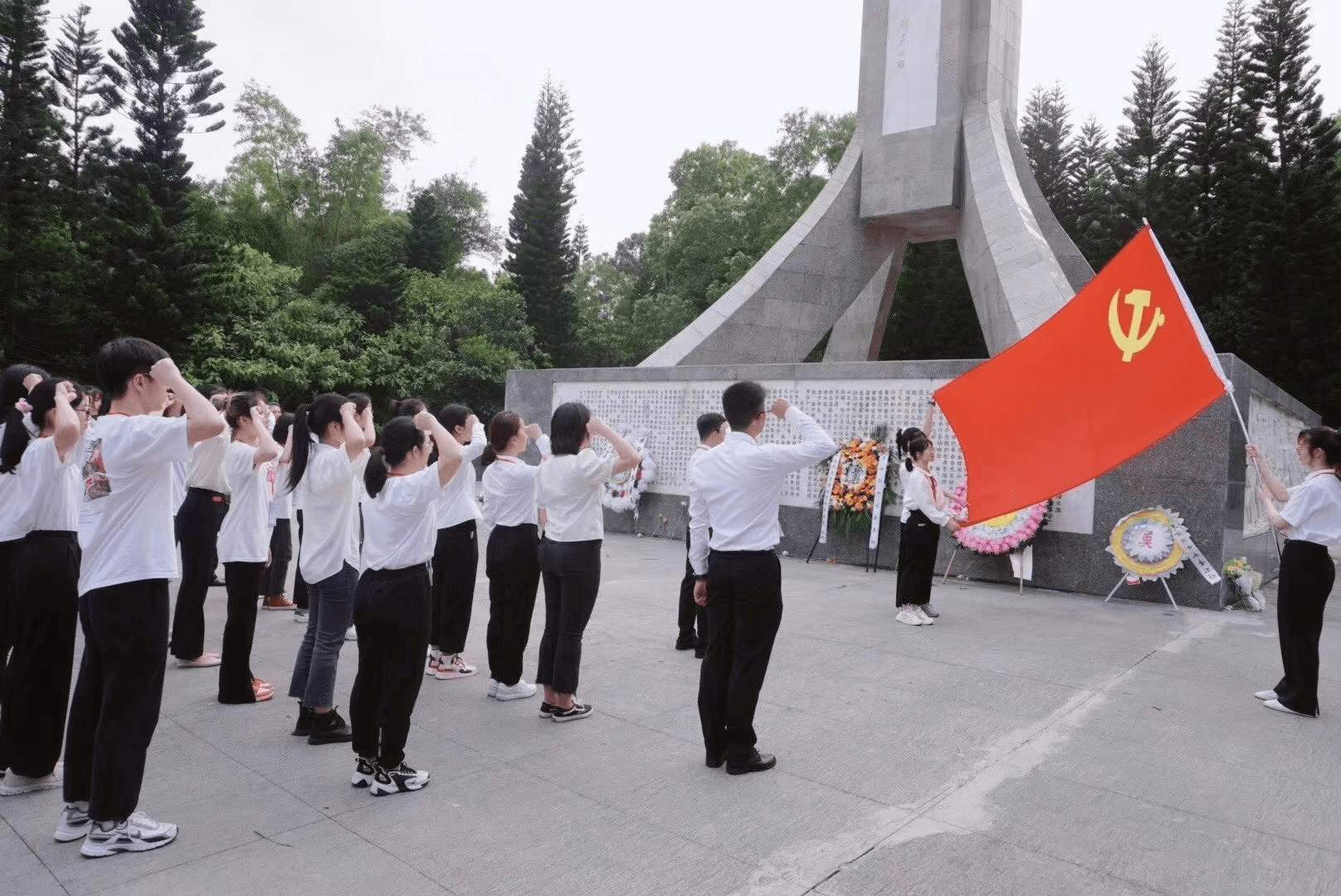 岭南师范学院大学生党员四带动让党史学习教育燃起来