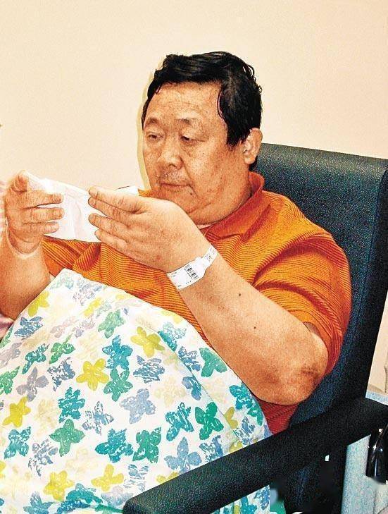 担心!tvb知名老戏骨秦煌被曝急入院,双脚严重浮肿连鞋都穿不进