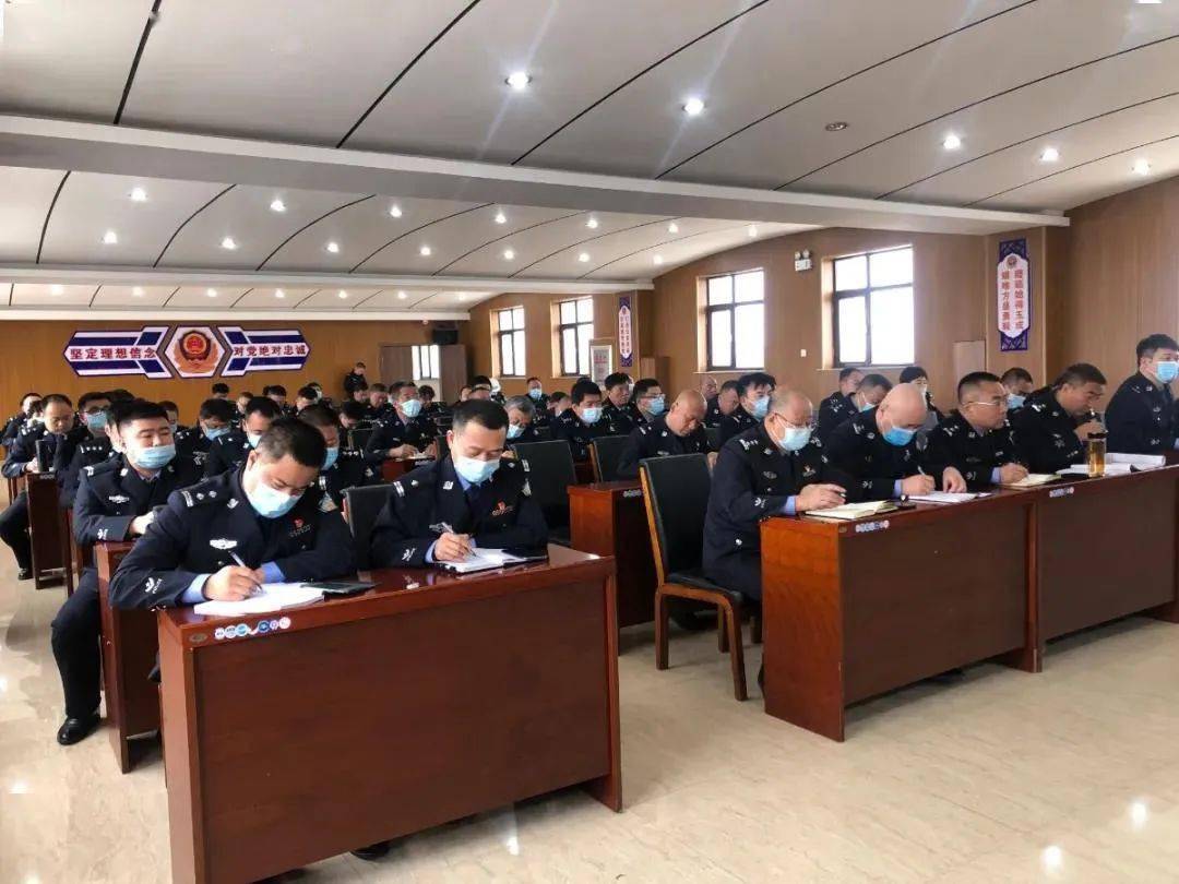 霍林郭勒市公安局召开教育整顿正面引领反面警示教育会