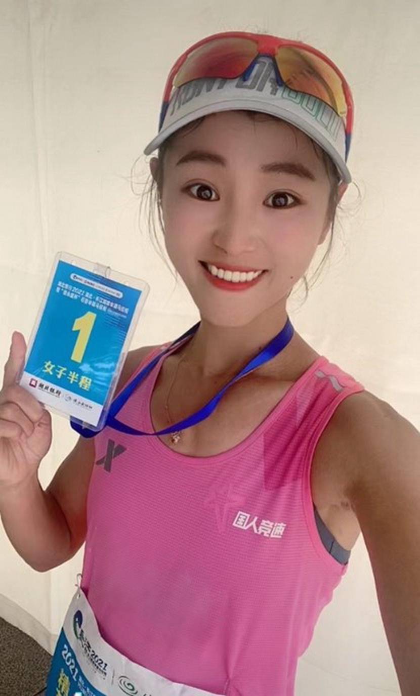 2021湖北长江马拉松冠军殷晓雨差点中途弃赛坚持到最后很幸运