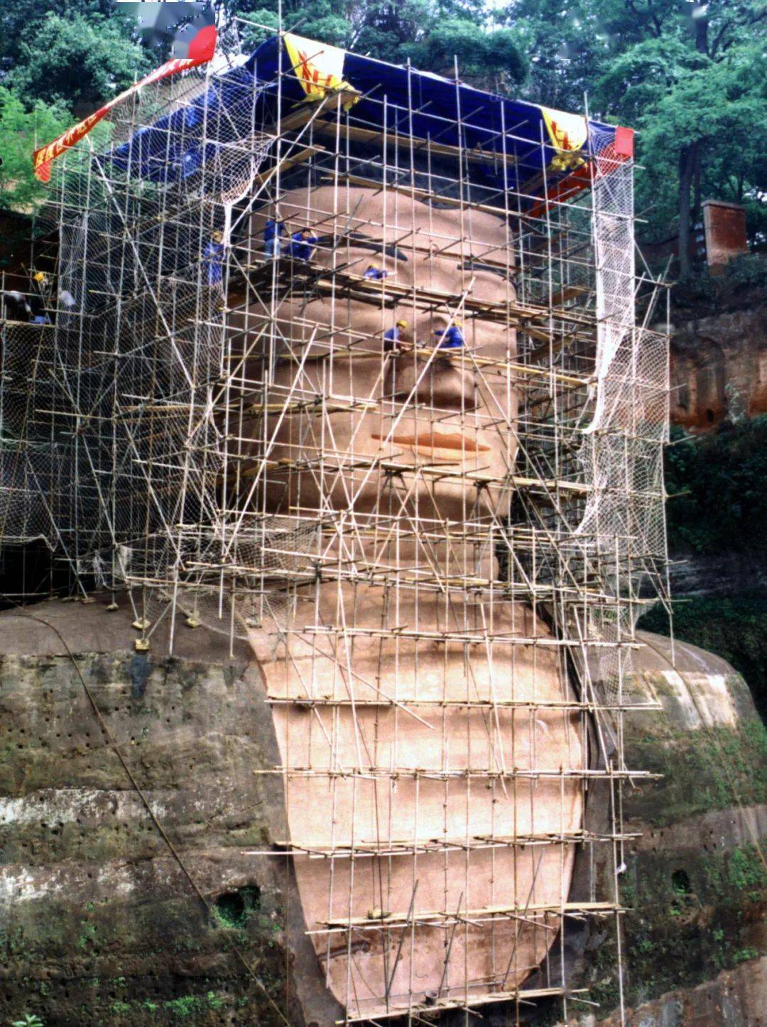 2001年维修乐山大佛2018年10月8日大佛闭关2019年4月26日大佛出关这一