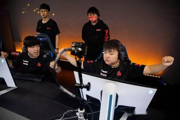 lgd枪械方面颜开的m4系列,qbz03-金色蔷薇,幻神都有所涉及,mino应会