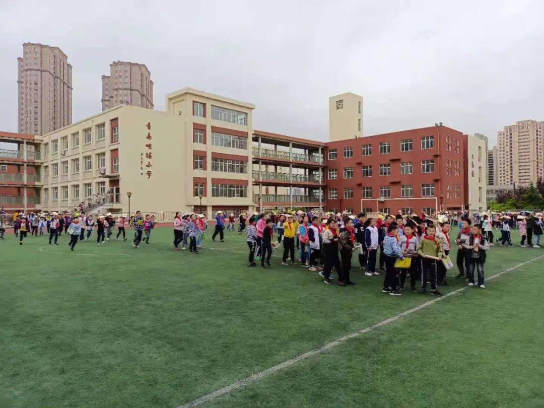 青岛市阳光救援队在青岛明德小学组织开展"5·12"防灾减灾进校园欢