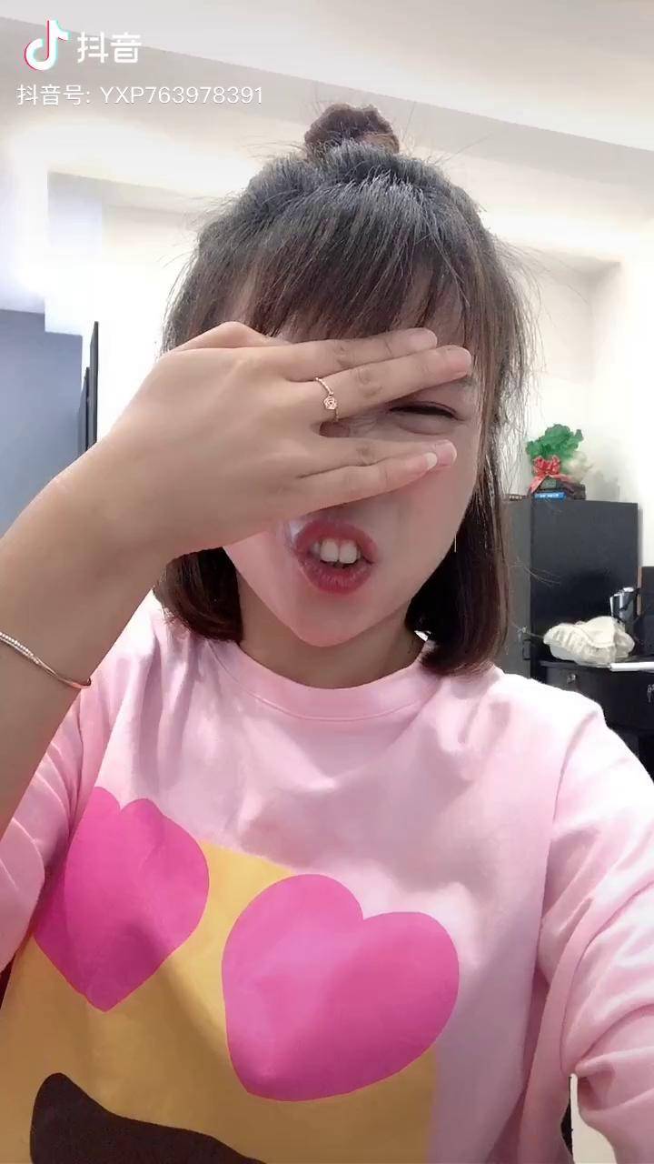 龅牙妹瞬间变成小可爱