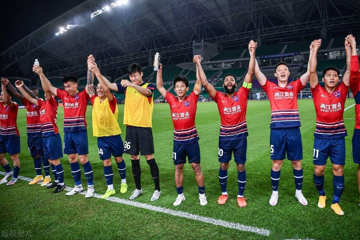 踢完下一场就退出中超?曝重庆队资金链断裂,今年工资一分钱没发