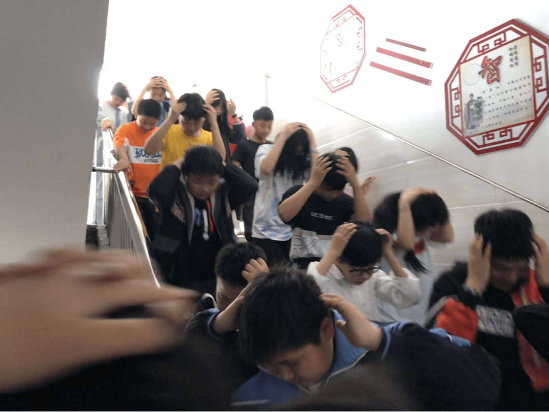 防震减灾,警钟长鸣——裕民小学防震减灾应急疏散演练_地震