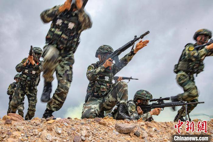 广西防城港武警开展反恐演练