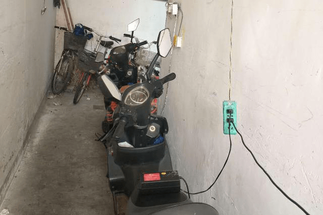 电瓶车装电瓶视频 444202bdf8c84b1596c40f52a519ebf5.png