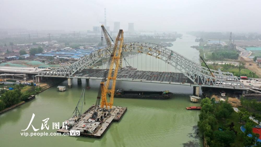 江蘇揚州:京杭運河大橋加緊建設