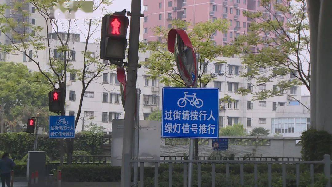 過街更安全楊浦這兩個路口增設反光鏡和信號燈