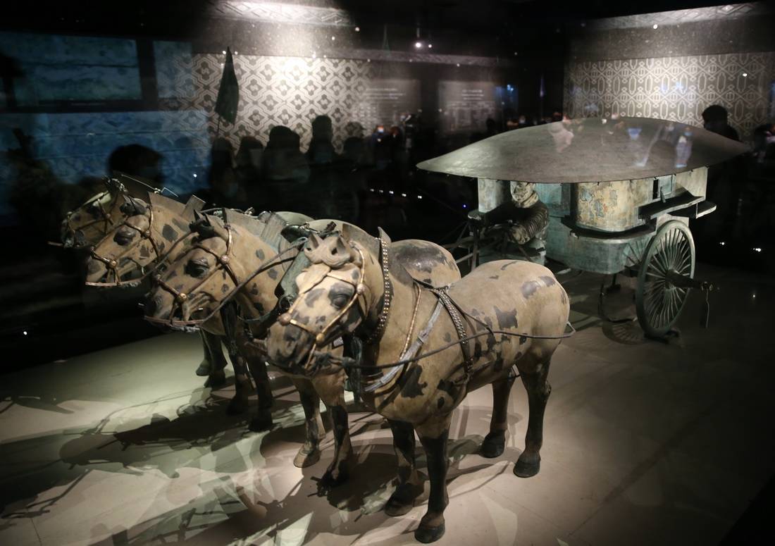 世界青銅の冠”と呼ばれている「秦陵1号2号銅車馬」上海万博 世界青銅の冠”と呼ばれている「秦陵1号2号銅車馬」上海万博