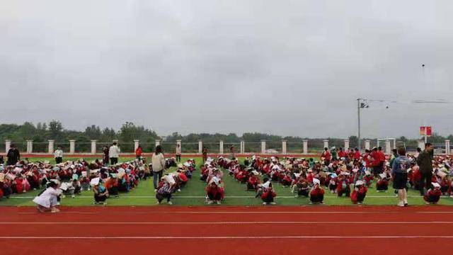 怀宁县高河中心学校开展防震逃生疏散演练活动