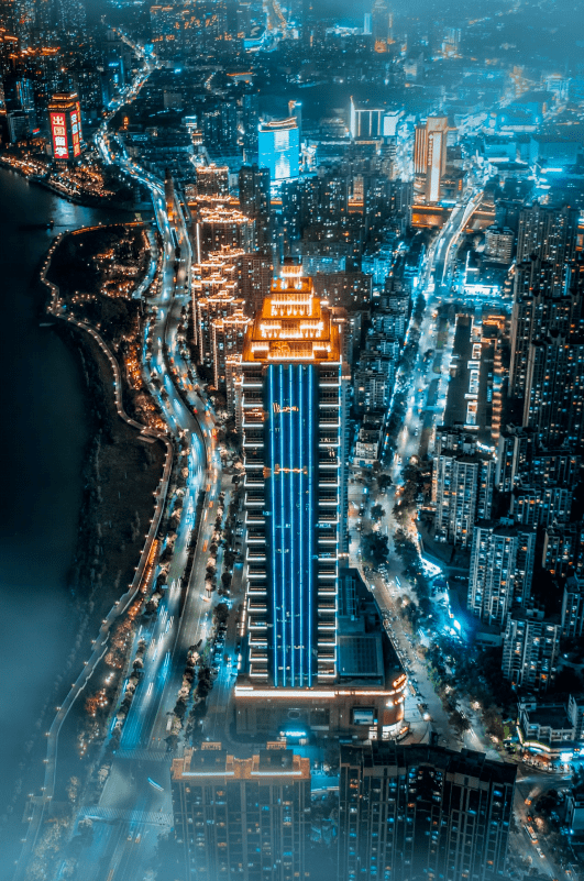 高楼林立繁华背后是一批自豪的芜湖人.