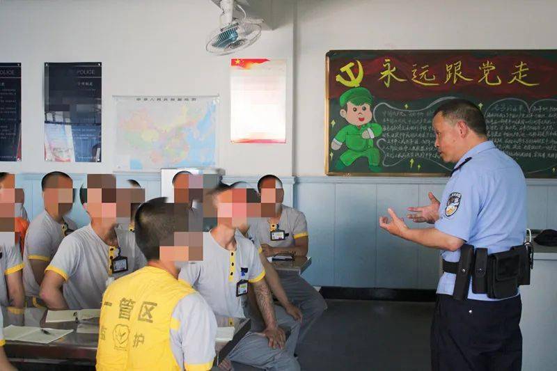 主题教育课堂成都未管所组织罪犯开展"亲情促改造,囚子感母恩"主题