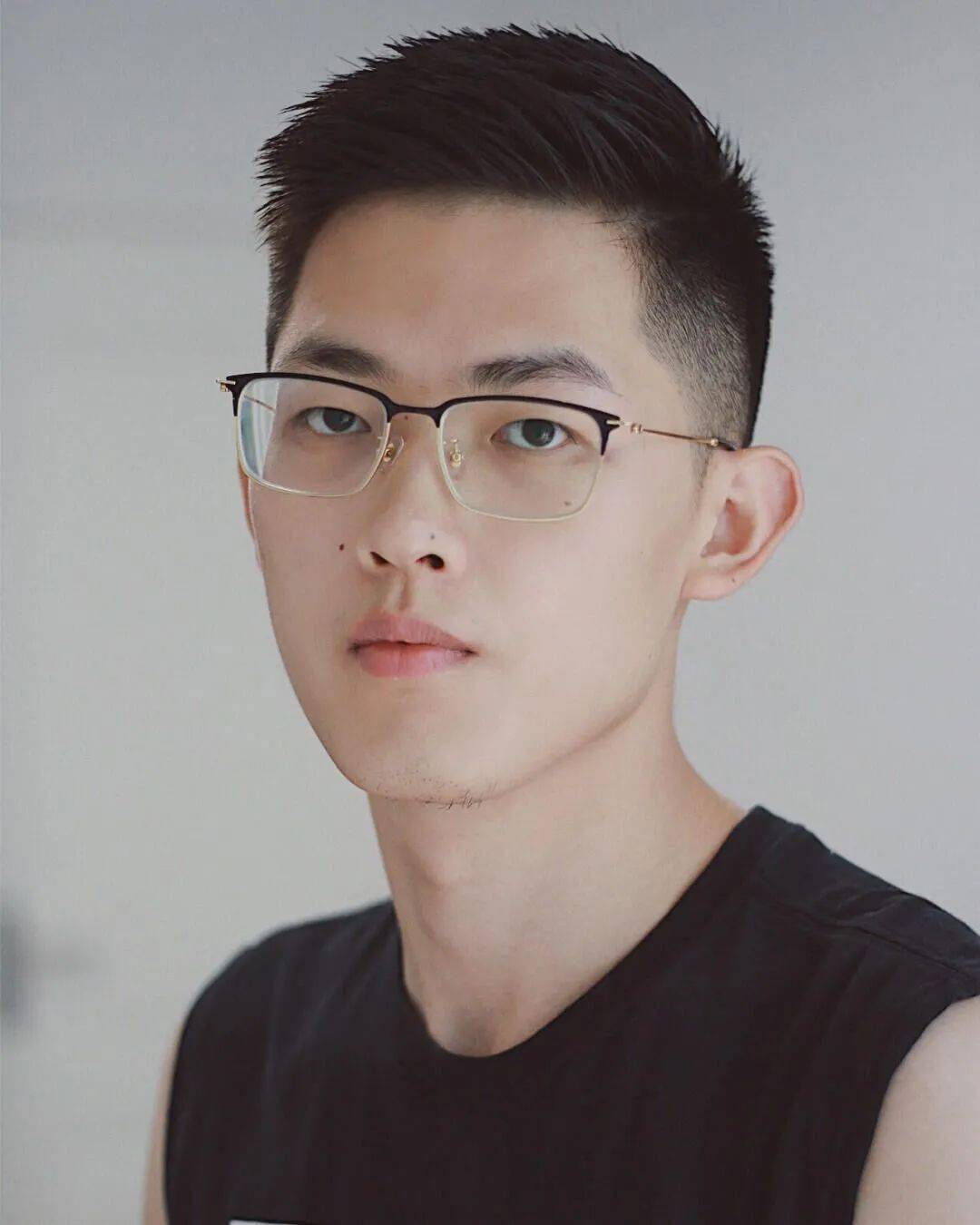男生怎么让自己看起来干净清爽 f0268e3e05d148008a263d50b54e2353.jpeg