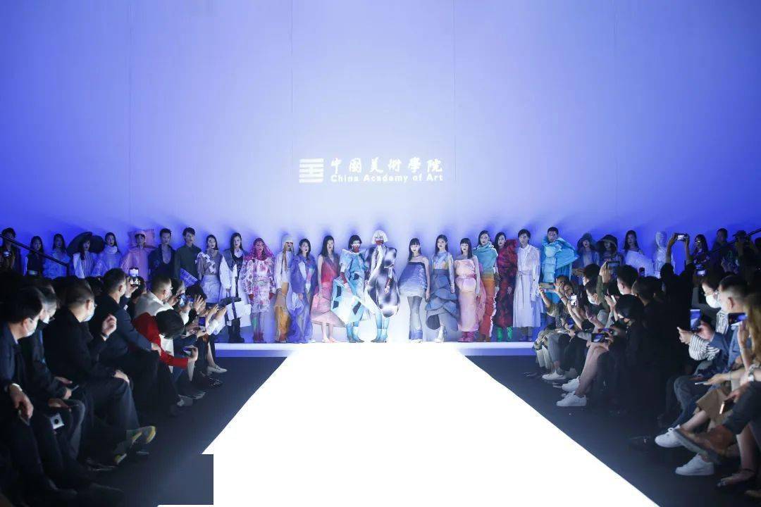 博鱼中国2021大学生时装周服装设计毕业作品发布-Day1(中国美院四川美院浙江(图2)
