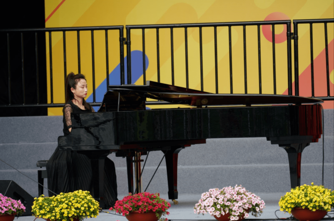 大风中沉浸式演绎黄河大合唱合唱梦想的舞台永不闭幕