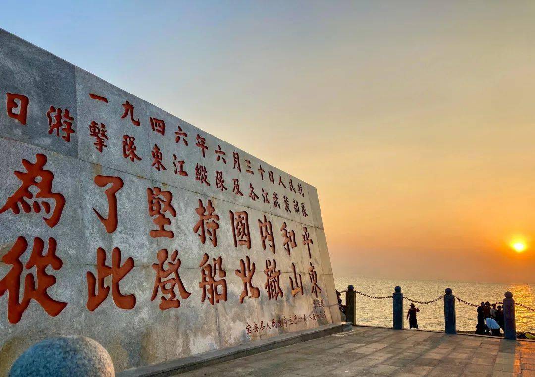 于微博@金桔皮儿大型纪念碑和东纵北撤纪念亭便建立了红色记忆陈列馆